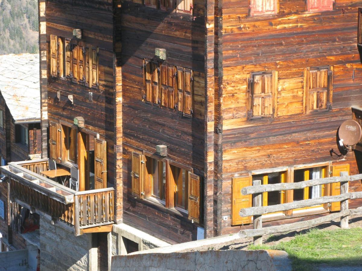 Alpia 26 - Zwei Zimmerwohnung In Traditionellem Walliser Haus 卡森里德 外观 照片