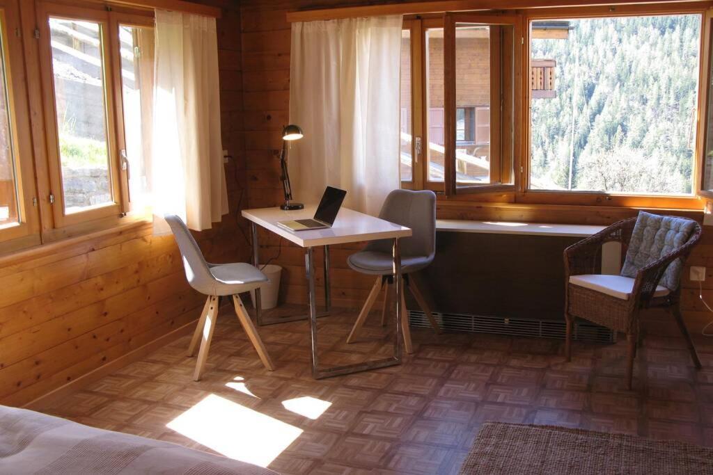 Alpia 26 - Zwei Zimmerwohnung In Traditionellem Walliser Haus 卡森里德 外观 照片