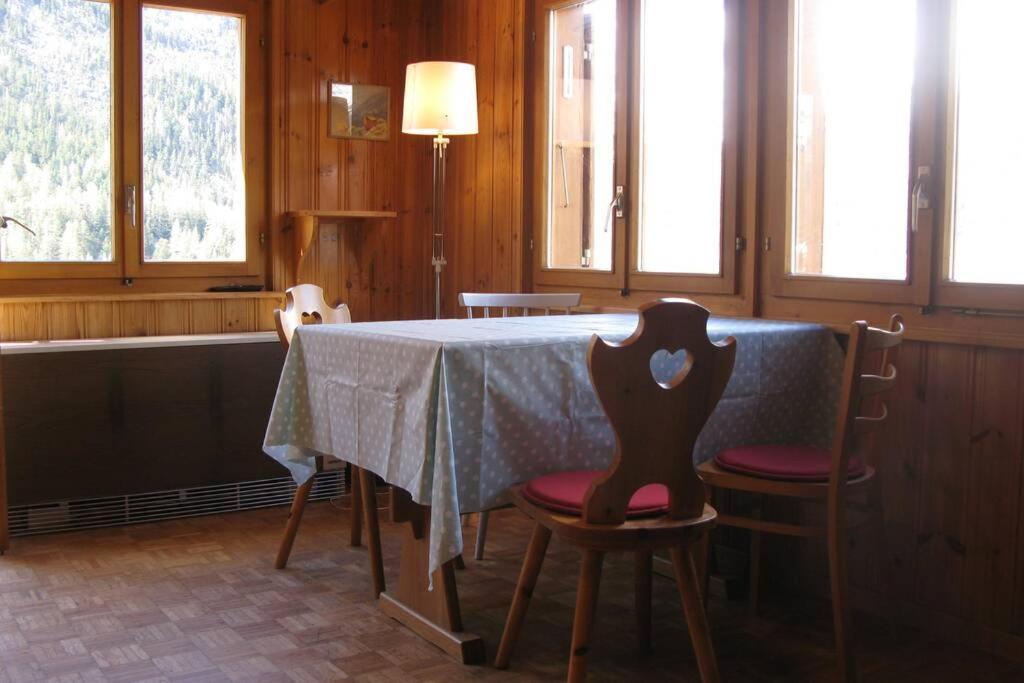 Alpia 26 - Zwei Zimmerwohnung In Traditionellem Walliser Haus 卡森里德 外观 照片