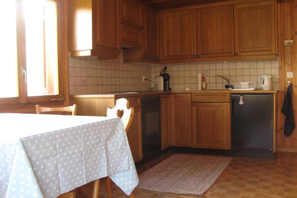 Alpia 26 - Zwei Zimmerwohnung In Traditionellem Walliser Haus 卡森里德 外观 照片